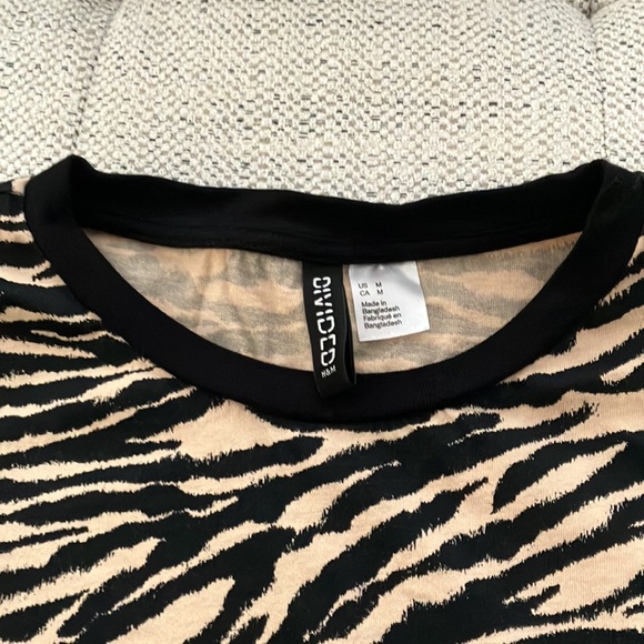 NWOT H&M  100% COTTON WOMEN’S ANIMAL ZEBRA PRINT TOP T-SHIRT SIZE M - Picture 3 of 5